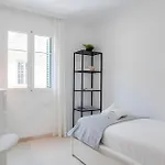 Charming 4 Bed In Centro Historico Малага
