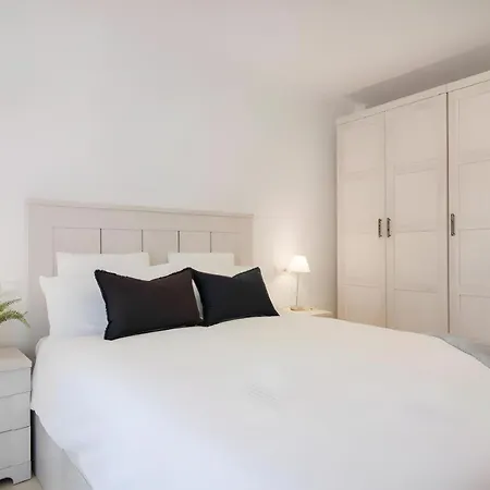 Апартаменты Charming 4 Bed In Centro Historico
