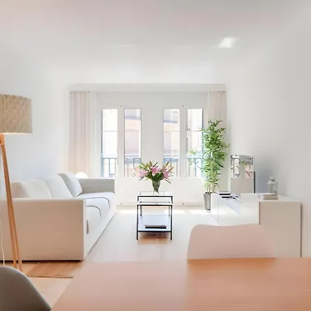 Charming 4 Bed In Centro Historico דירה *