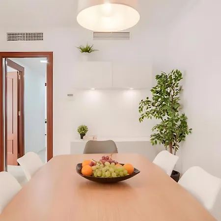 דירה Charming 4 Bed In Centro Historico מאלגה