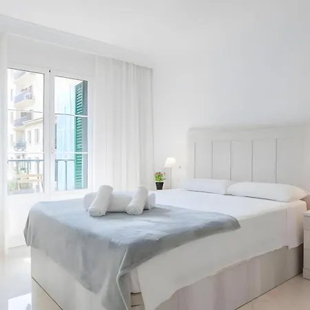 Charming 4 Bed In Centro Historico דירה *