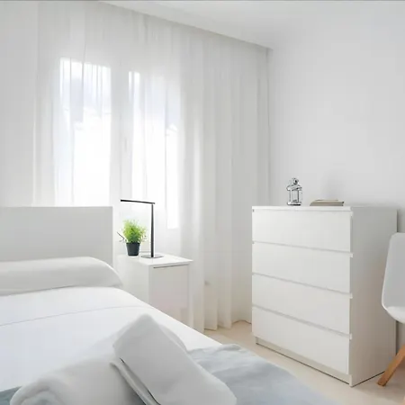Charming 4 Bed In Centro Historico דירה *